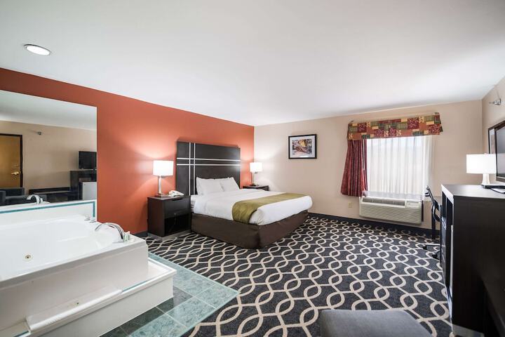 Room 30 of 38