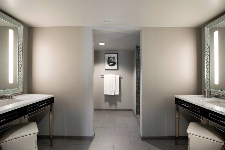 Room 18 of 74