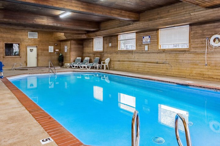 Pool 4 of 33