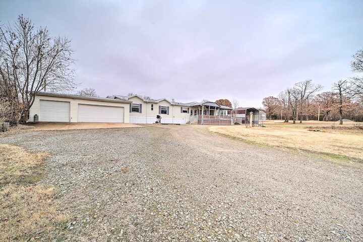 Eufaula Escape w / Deck - Steps to Lake!