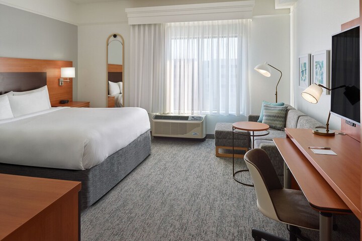 Room 27 of 38