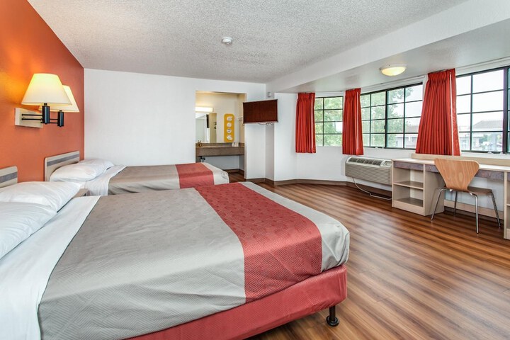 Room 40 of 65