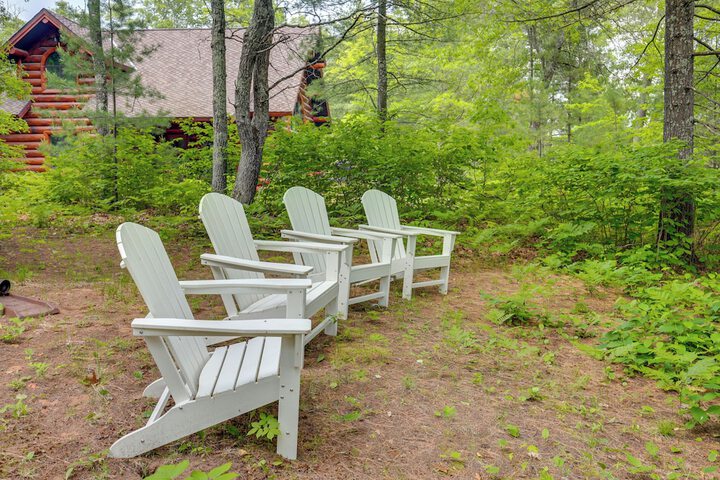 Lakefront Minocqua Getaway: Dock Game Room!