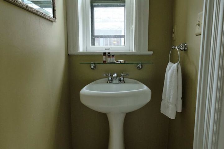 Room 139 of 185