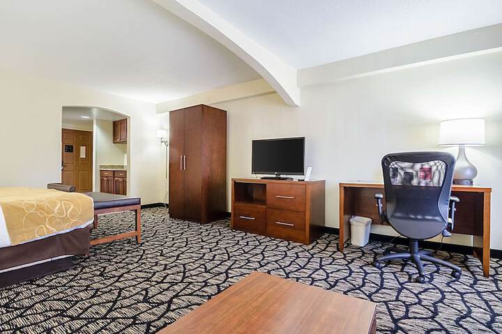 Room 17 of 33