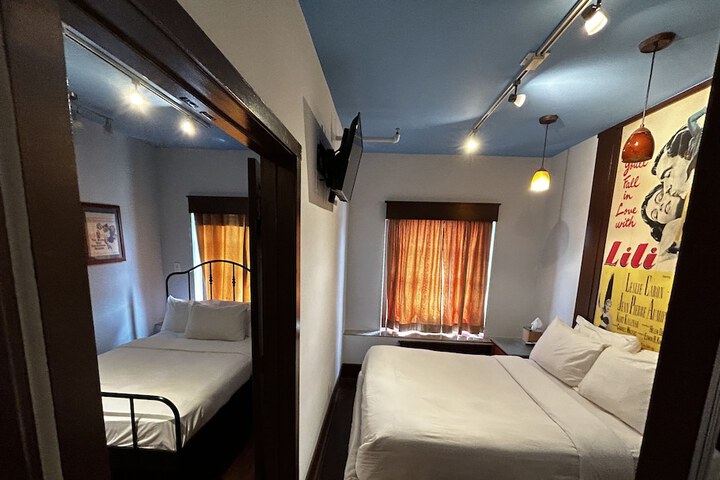 Room 22 of 99