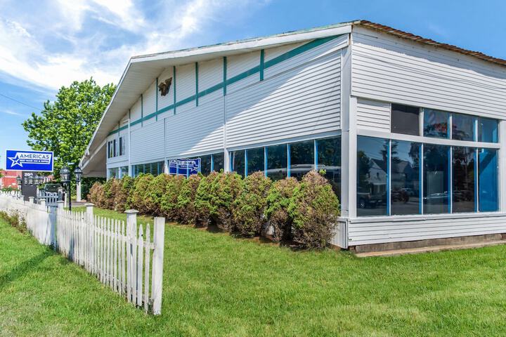 Americas Best Value Inn & Suites Hyannis Cape Cod