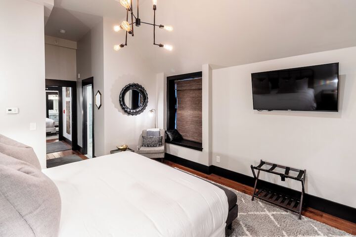 Room 26 of 33
