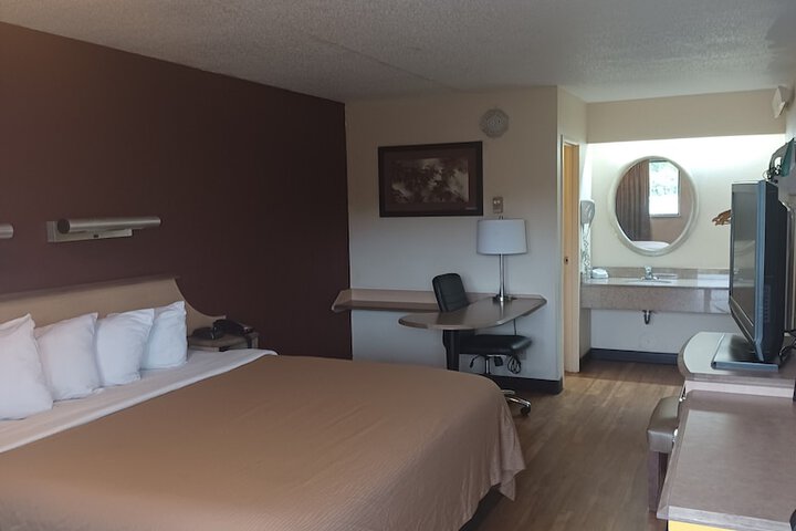 Room 11 of 16