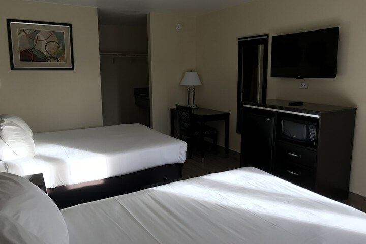 Room 5 of 12
