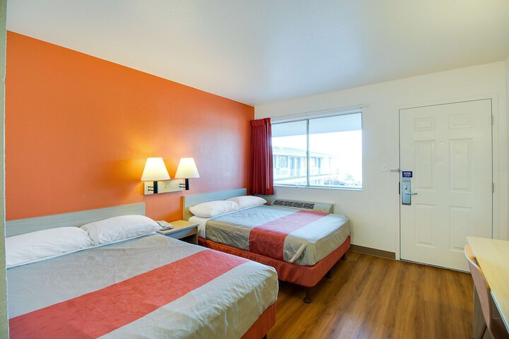 Room 12 of 28
