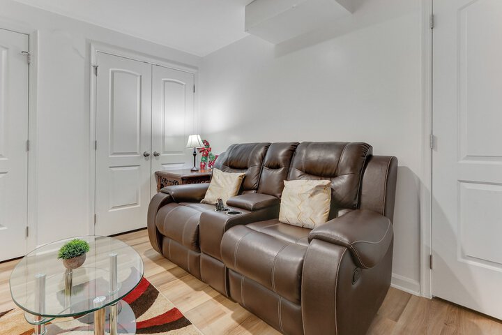 Cozy Inwood Apartment: History Hiking & Wine!