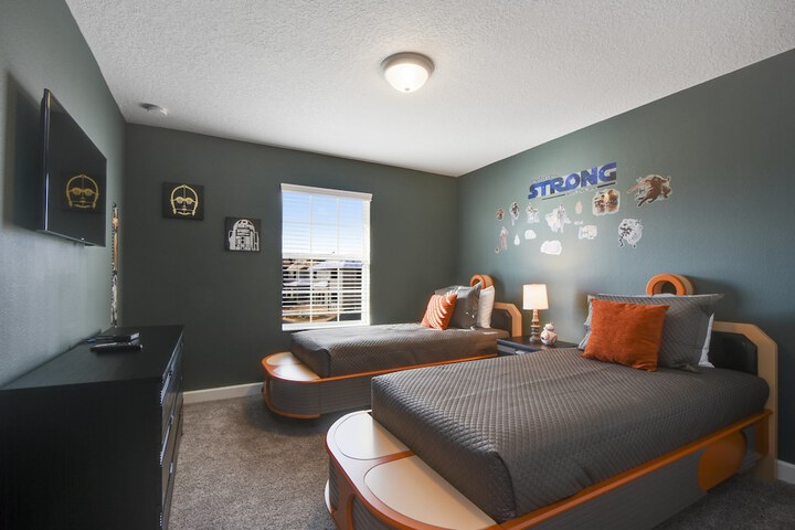 Room 18 of 35
