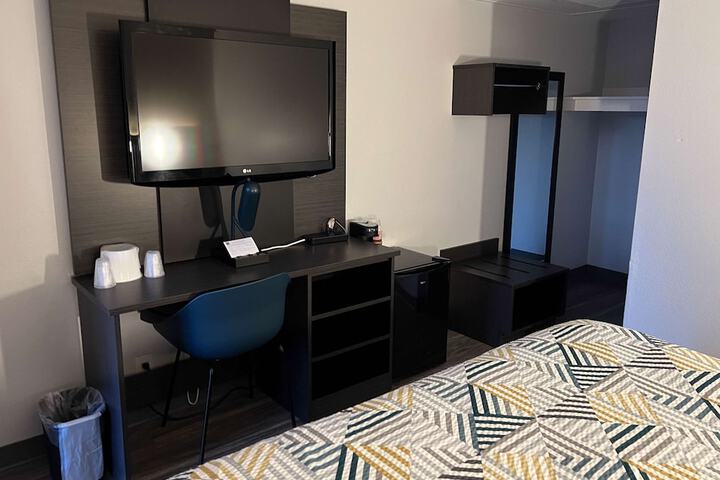 Room 9 of 26