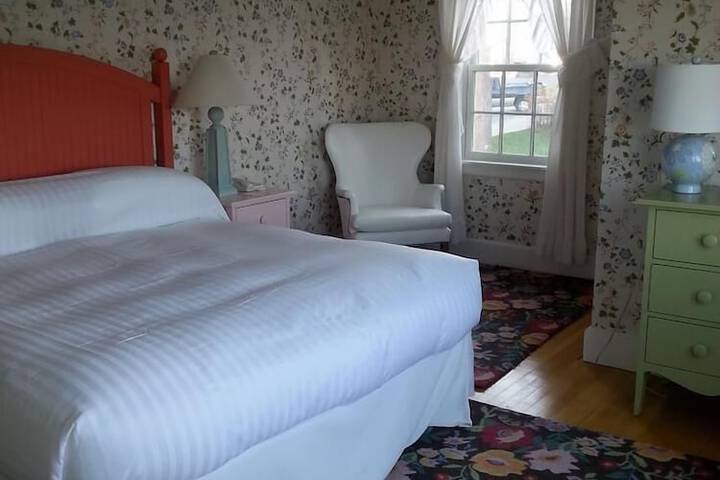 The Colony Hotel