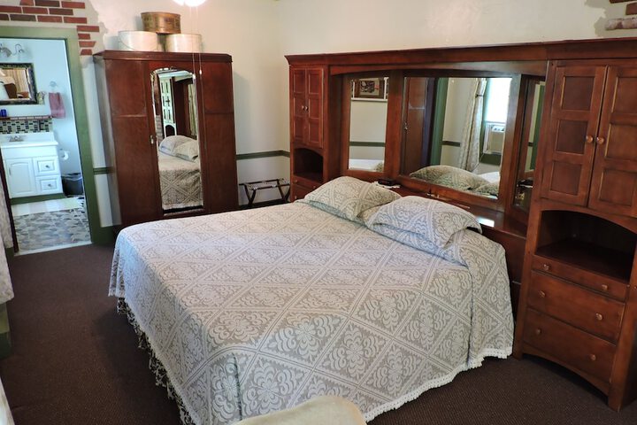 Room 33 of 96