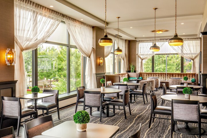 DoubleTree by Hilton Youngstown Downtown