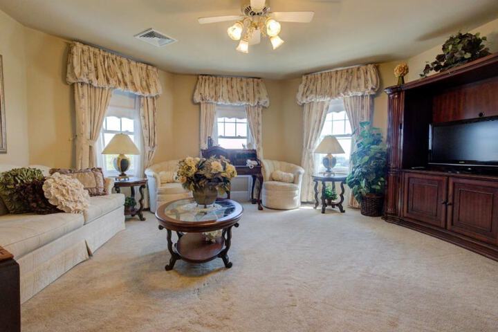 Room 49 of 191
