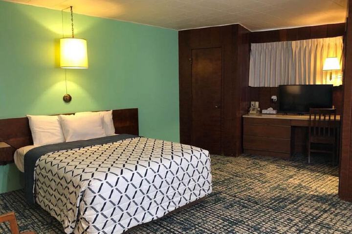 Room 34 of 51