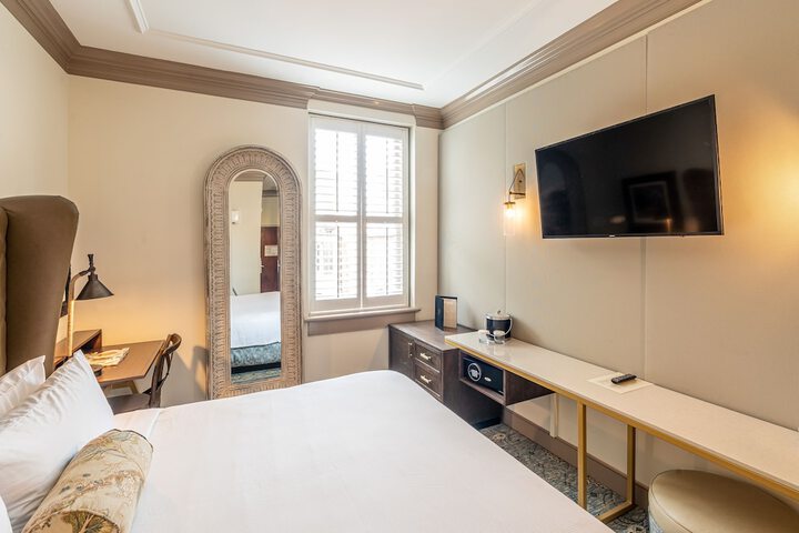 Room 21 of 62