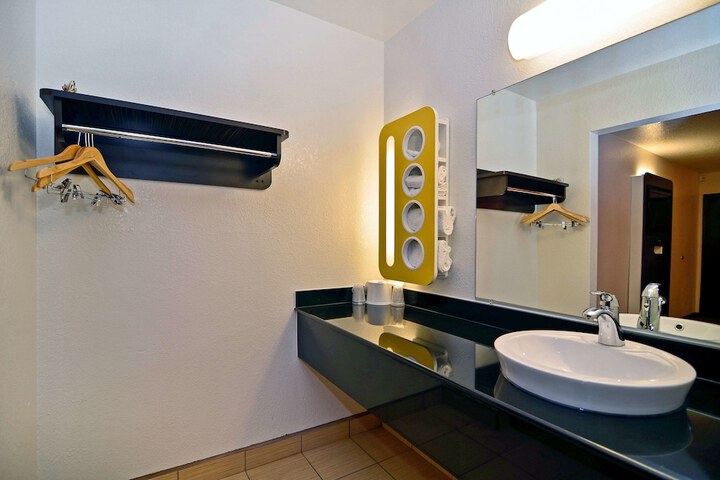 Room 28 of 33