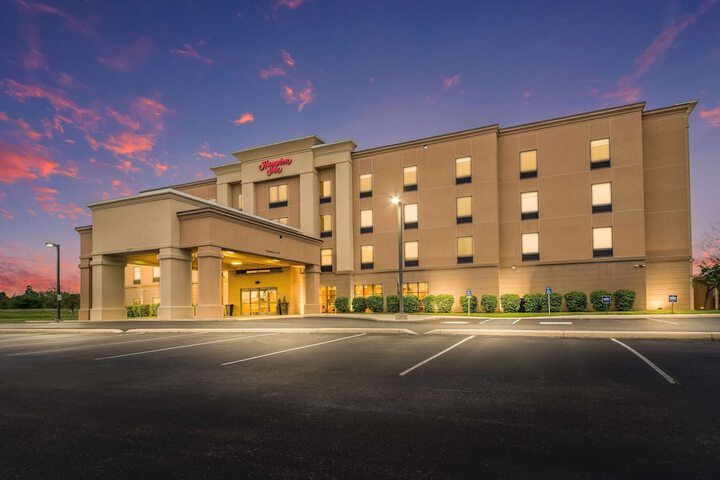 Hotel 8 of 64
