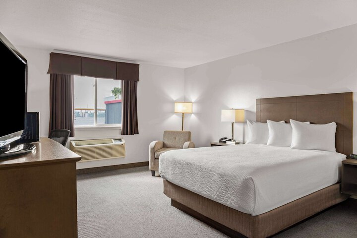Days Inn by Wyndham Steinbach