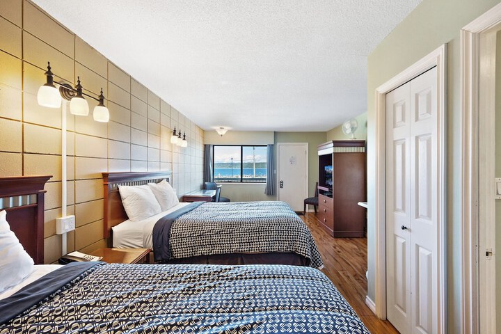 Room 18 of 28