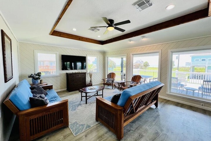 Nashs Landing 3 Bedroom Home by RedAwning