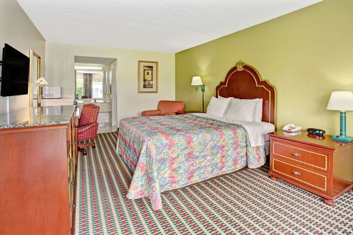 Room 5 of 15