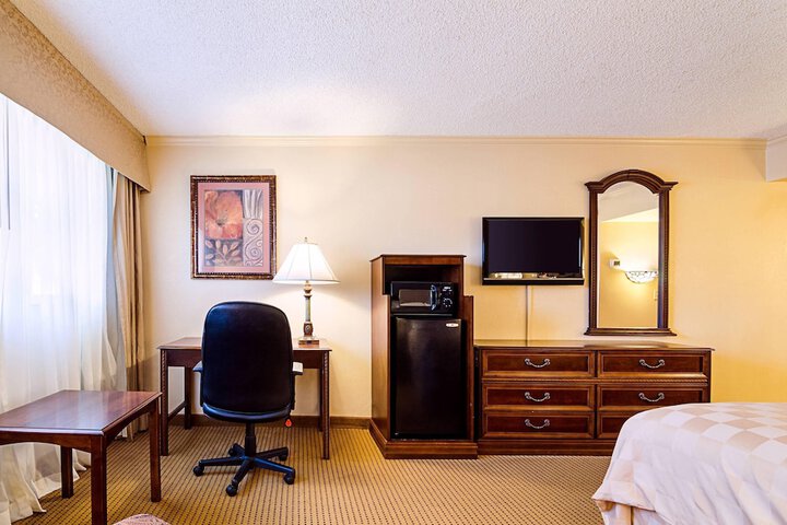 Clarion Inn Garden City