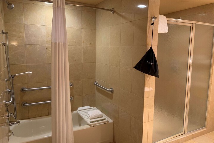 Embassy Suites by Hilton E Peoria Riverfront Conf Center