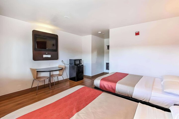 Room 26 of 37