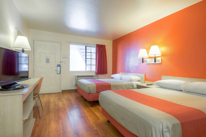 Room 16 of 25