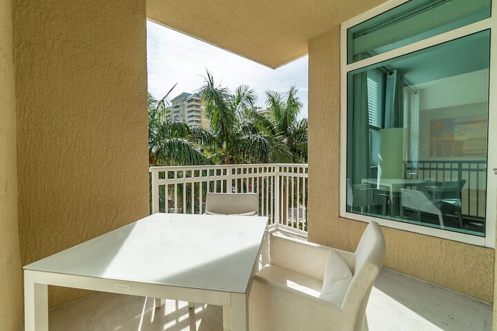 Casa Costa 308s Studio Pools, Jacuzzi, Beach, Shops & Dog Friendly