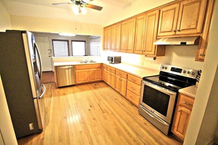 Peach Tree Inn & Suites