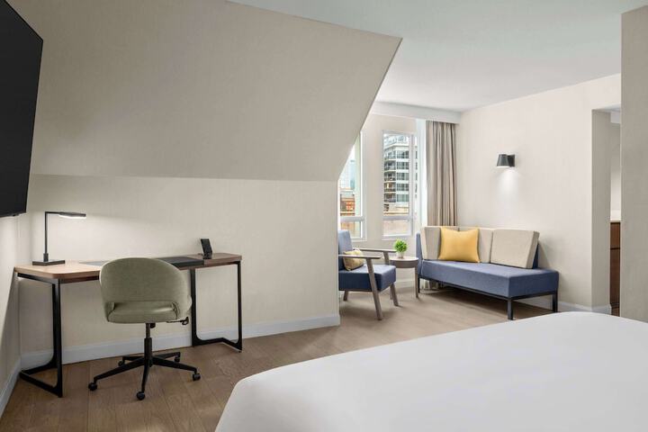 Room 21 of 73