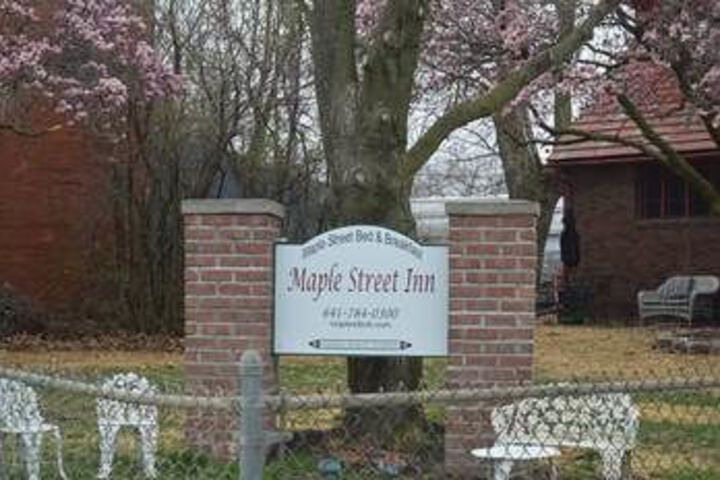 Maple Street Bed & Breakfast