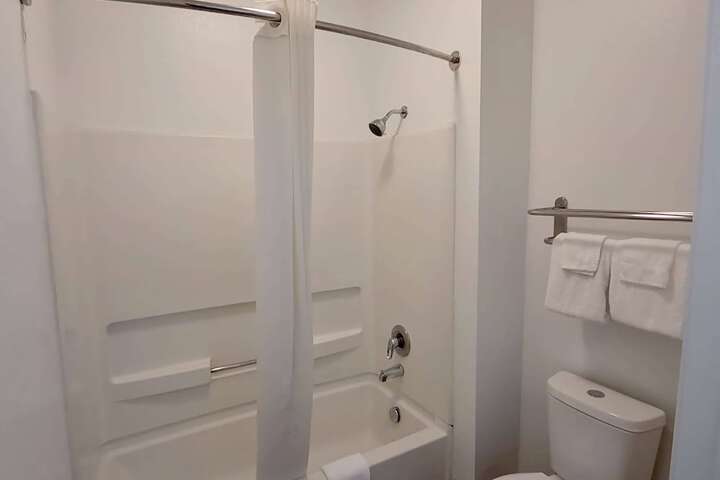 Room 5 of 18
