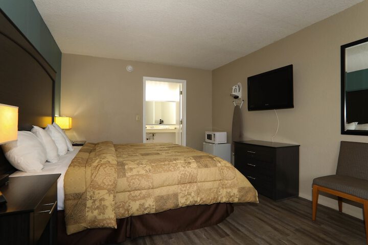 Room 13 of 38