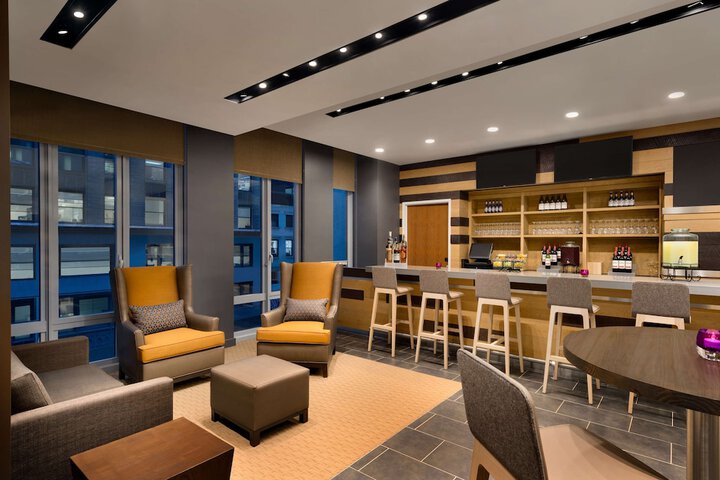 Lounge 117 of 127