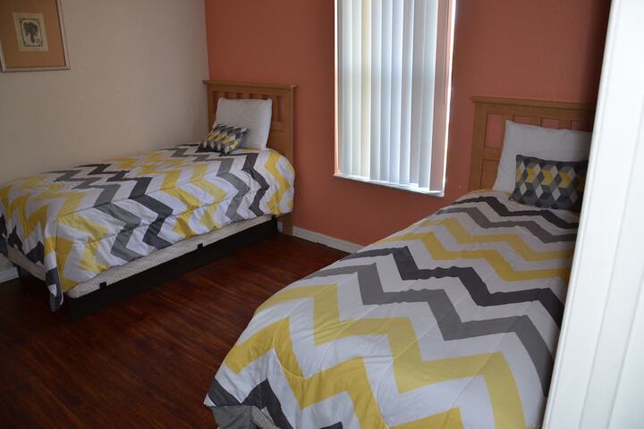 Room 6 of 13