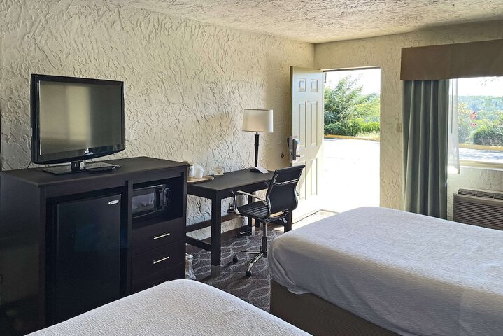 Quality Inn Clinton North