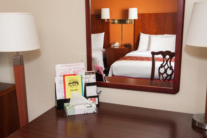 Red Carpet Inn & Suites