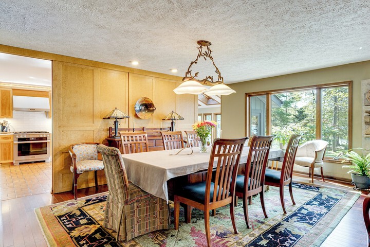 Luxe Poconos Pines Home w / Beach + Amenities!