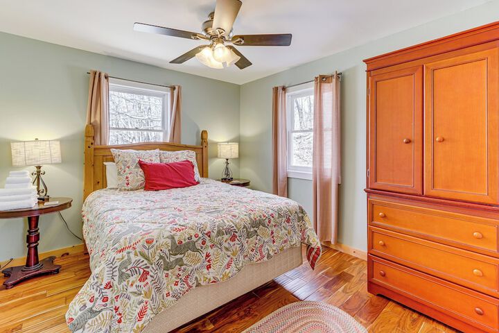 Jeffersonville Home w / Deck Near Hiking & Climbing