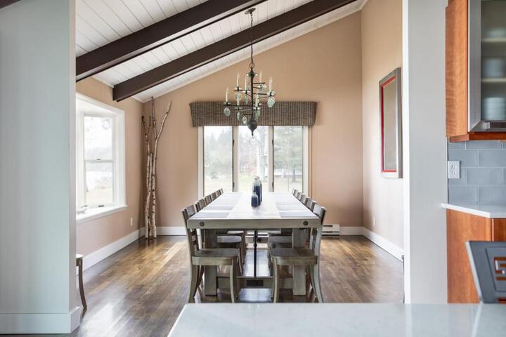 Sandbar Cedar Cottage on Lake Leelanau