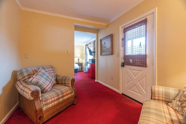 Room 46 of 100