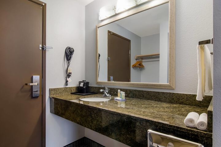 Quality Inn & Suites Silverdale Bangor - Keyport