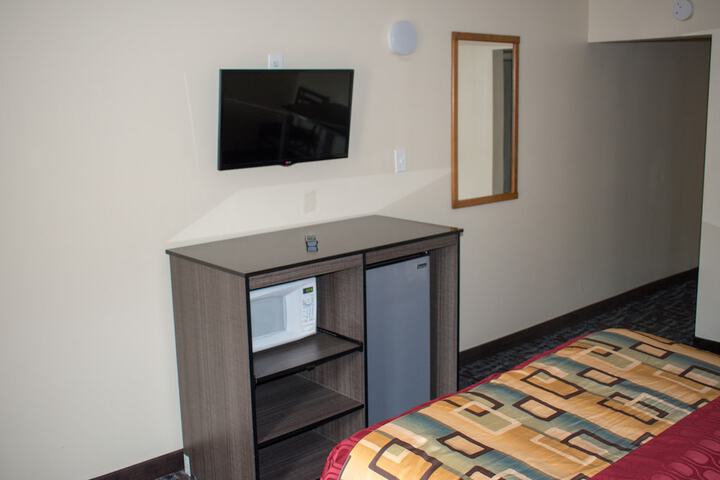 Room 6 of 12